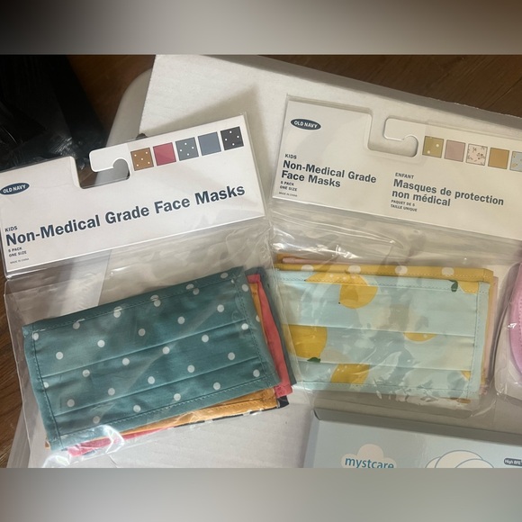 LOT OF CHILDRENS FACE MASKS - Fabric & Disposable - Picture 2 of 6